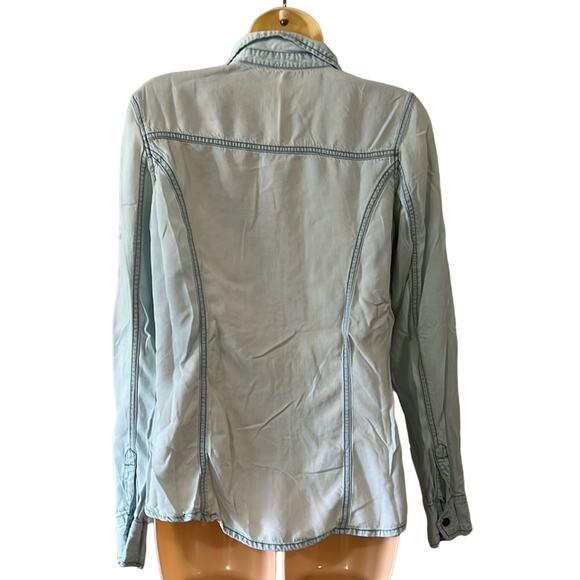 Maurices Light Blue Chambray Button Front Blouse Woman Size Medium Long Sleeves - Picture 3 of 9